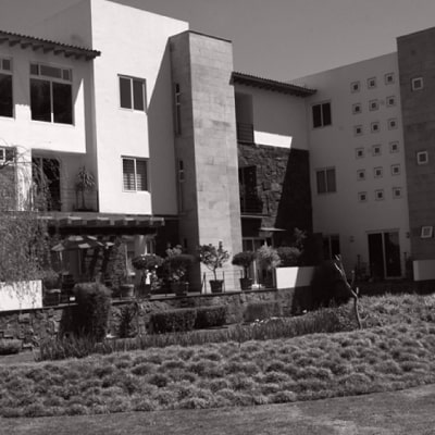 Cuatro Arquitectos e Ingenierios Fujiyama